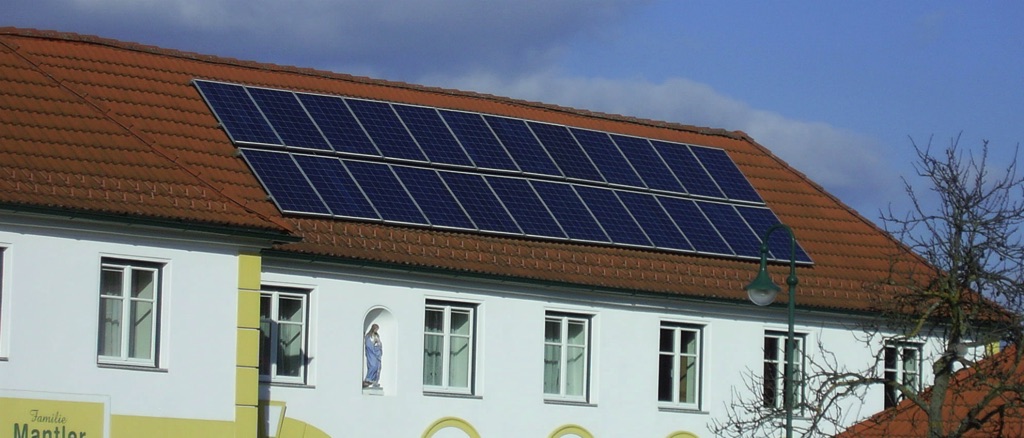 Photovoltaykanlage mit 5 kWp Leistung 24 Module, 36m2 Fläche Kioto Module und Fronius Wechselrichter, Fabrikate aus Österreich. [Familie Mantler, Ebersbrunn]